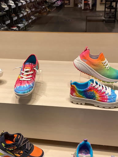 Shoe Store «SKECHERS Retail», reviews and photos, 6020 82nd St #30, Indianapolis, IN 46250, USA