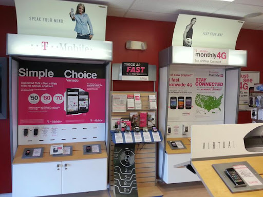 Cell Phone Store «Boost Mobile Store by Yakety Yak Wireless», reviews and photos, 9904 Old Baymeadows Rd, Jacksonville, FL 32256, USA