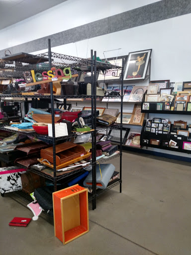 Thrift Store «Higley & Queen Creek Goodwill Retail Store & Donation Center», reviews and photos, 4570 S Higley Rd, Gilbert, AZ 85297, USA
