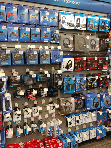 Video Game Store «GameStop», reviews and photos, 1633 Miller Park Way, West Milwaukee, WI 53214, USA