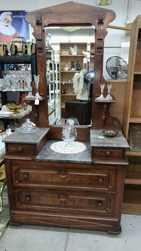 Antique Store «Collectamania», reviews and photos, 3200 Delaware Ave, Des Moines, IA 50313, USA