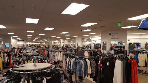 Department Store «Nordstrom Rack Downtown DC», reviews and photos, 1800 L St NW, Washington, DC 20036, USA
