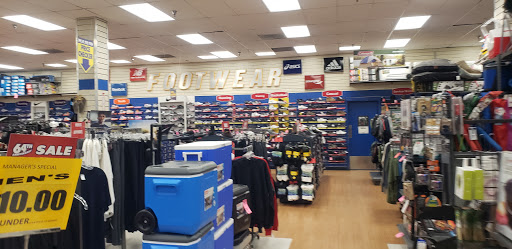 Sporting Goods Store «Big 5 Sporting Goods», reviews and photos, 480 Shaw Ave, Clovis, CA 93612, USA