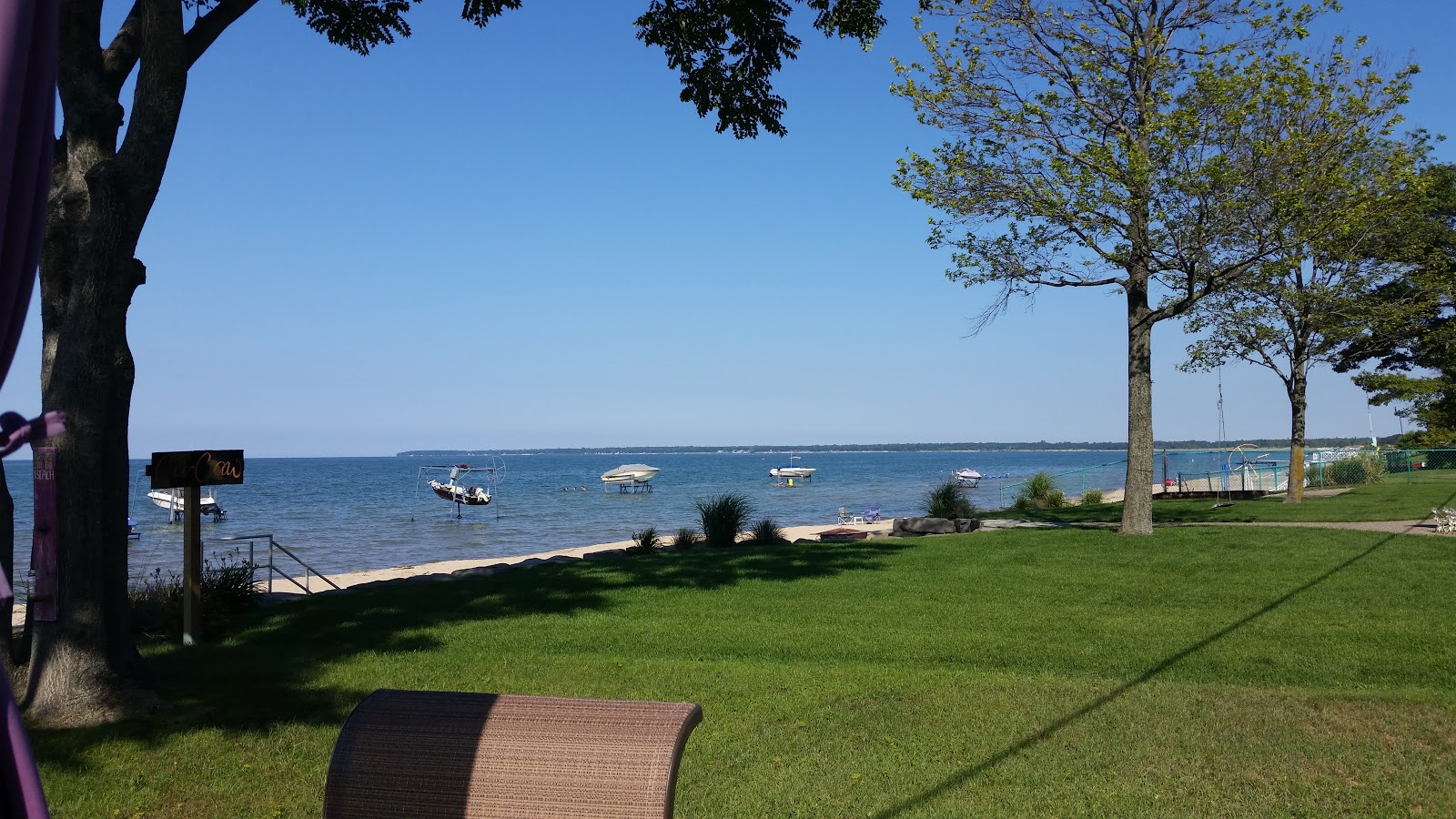 Zdjęcie McGraw County Park Beach z powierzchnią turkusowa czysta woda