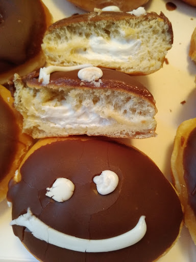 Bakery «Krispy Kreme Doughnuts», reviews and photos, 2809 W March Ln, Stockton, CA 95219, USA