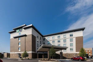 Holiday Inn Express & Suites Columbia Downtown – the Vista, an IHG Hotel image