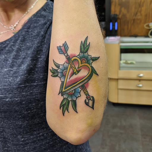 Tattoo Shop «Cloak and Dagger Tattoo», reviews and photos, 641 N Riverside Dr, Clarksville, TN 37040, USA