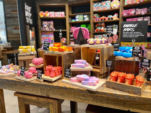 Cosmetics Store «Lush», reviews and photos, 112 E Broadway, Bloomington, MN 55425, USA