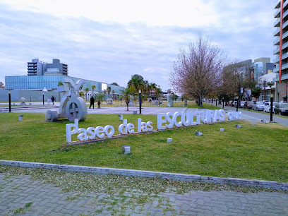 Paseo De Las Esculturas Forum