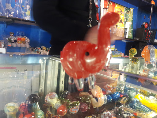 Tobacco Shop «Twisted Smoke Shop (Sunrise Plaza)», reviews and photos, 7777 Sunrise Blvd, Citrus Heights, CA 95610, USA