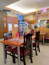 Atmosphère du Restaurant asiatique La Cité d'Or 金城餐馆 à Puget-sur-Argens - n°15