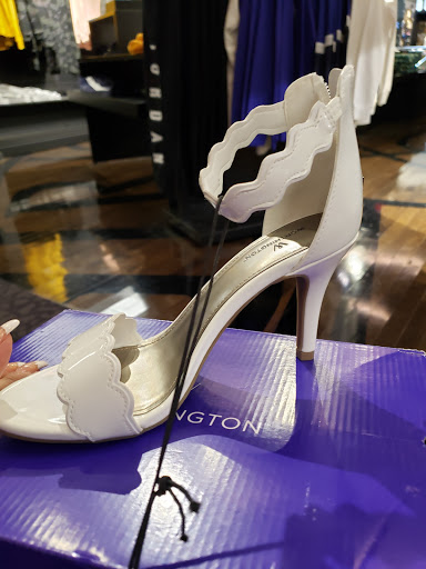 Shoe Store «DSW Designer Shoe Warehouse», reviews and photos, 901 Perimeter Dr, Schaumburg, IL 60173, USA