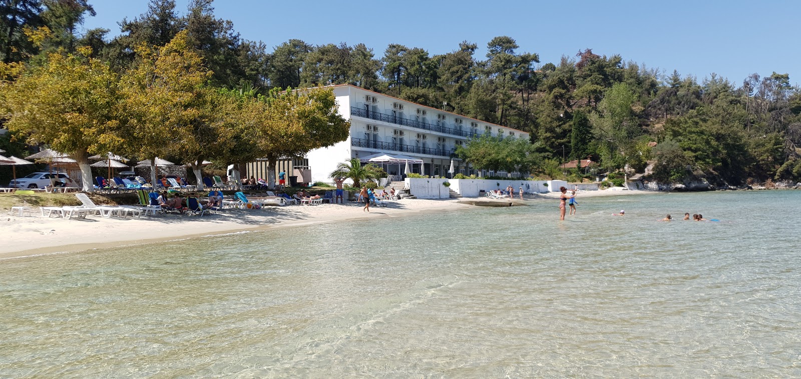 Foto di Paralia Glifadas con una superficie del sabbia bianca