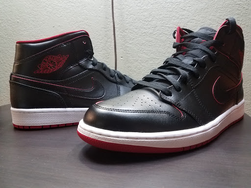 Shoe Store «Foot Locker», reviews and photos, 3334 W Friendly Ave, Greensboro, NC 27410, USA