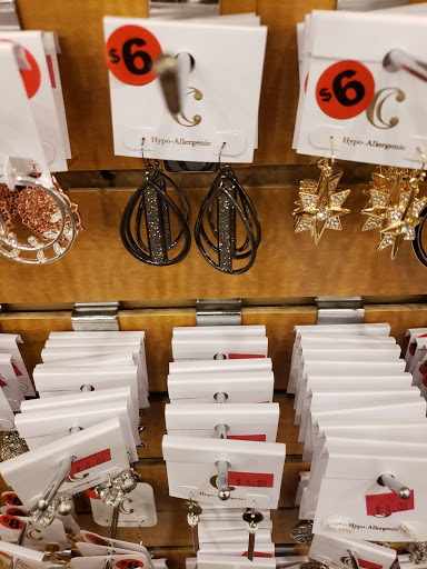 Fashion Accessories Store «Charming Charlie», reviews and photos, 7707 Bluebonnet Blvd #E130, Baton Rouge, LA 70810, USA