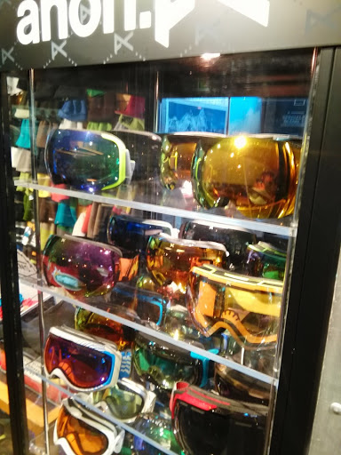 Snowboard Shop «No School Snowboard Shop», reviews and photos, 123 Old 108 Loop, Jeffersonville, VT 05464, USA