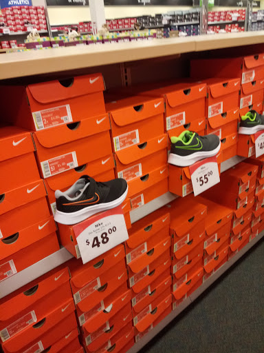 Pet Supply Store «Petco Animal Supplies», reviews and photos, 364 Randall Rd, South Elgin, IL 60177, USA