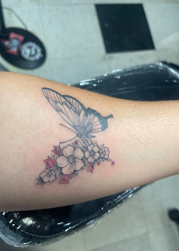 Tattoo Shop «Autumn Moon Tattoo», reviews and photos, 117 N Magnolia Ave, Anaheim, CA 92801, USA