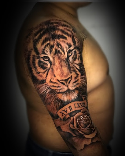 Explore country tattoo ideas for females, creative tattoo ideas in Miami, available at Por vida tattoos