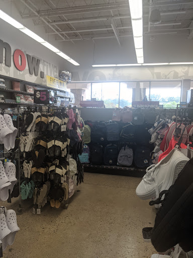 Variety Store «Five Below», reviews and photos, 2145 S Telegraph Rd, Bloomfield Hills, MI 48302, USA