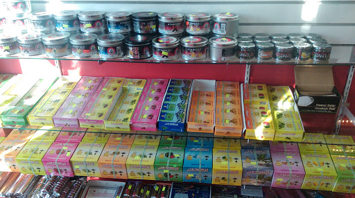 Vaporizer Store «Arlington Vape Tobacco & Hookah», reviews and photos, 1201 S Hayes St, Arlington, VA 22202, USA