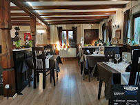 Atmosphère du Restaurant français Hostellerie du Cerf Blanc à Neuhaeusel - n°7