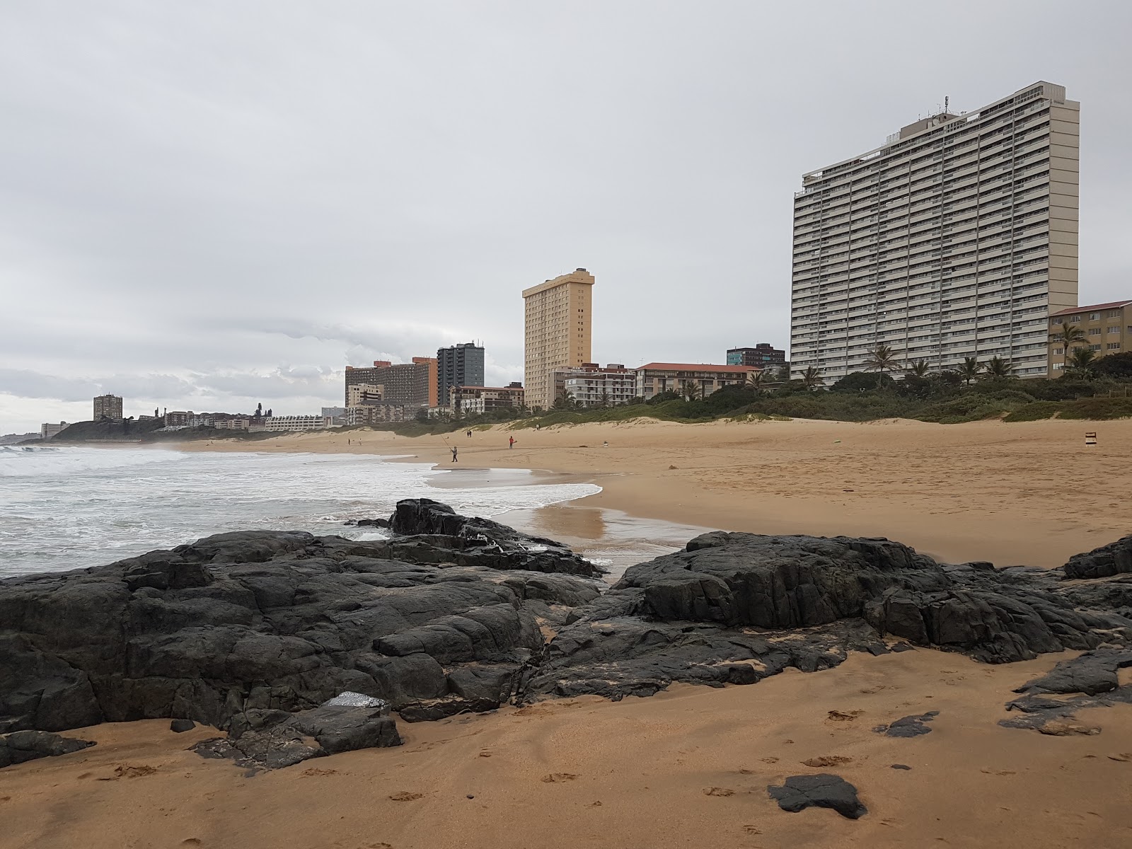 Photo of Amanzimtoti beach with turquoise pure water surface