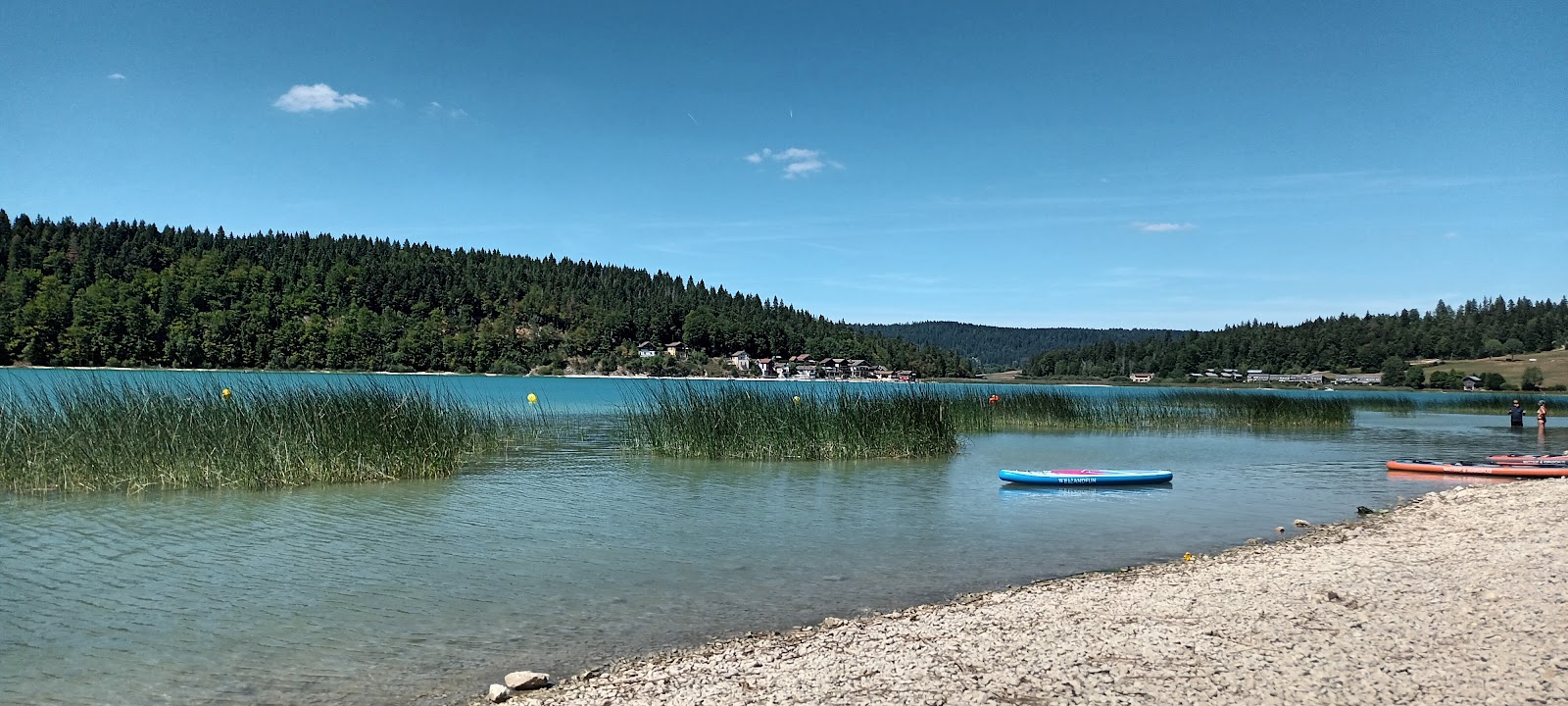 Plage de Chaon'in fotoğrafı geniş bir kıyı şeridi ile birlikte