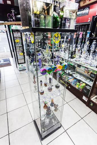 Vaporizer Store «Happy Rock Smoke Shop», reviews and photos, 334 NE 72nd St, Kansas City, MO 64118, USA