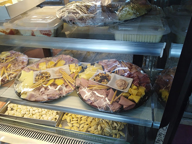Opiniones de La Razon Panaderia en Montevideo - Tienda de ultramarinos