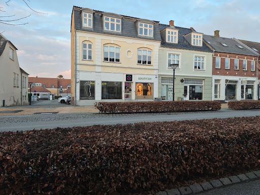 Skønhed Tan MiddelfKunst in MiddelfKunst, Middelfart