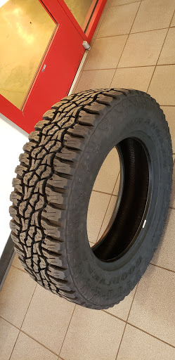 Tire Shop «Discount Tire Store - Aurora, IL», reviews and photos, 2445 Augusta Way, Aurora, IL 60506, USA