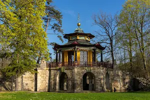 Pavillon Chinois image