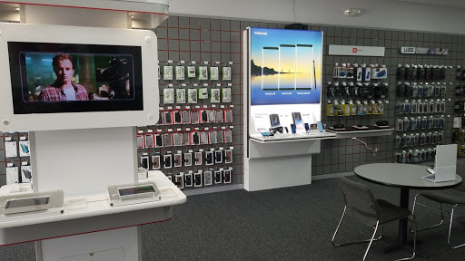 Cell Phone Store «GoWireless Verizon Authorized Retailer», reviews and photos, 23801 US-27, Lake Wales, FL 33859, USA