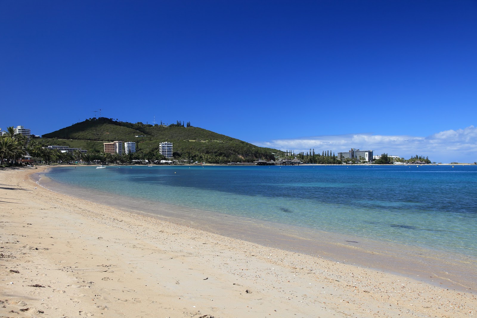 Valokuva Plage de l'Anse Vataista. pinnalla beige iekka:n kanssa