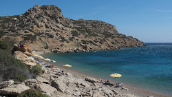 Paralia Christou Pigadi'in fotoğrafı dağlarla çevrili