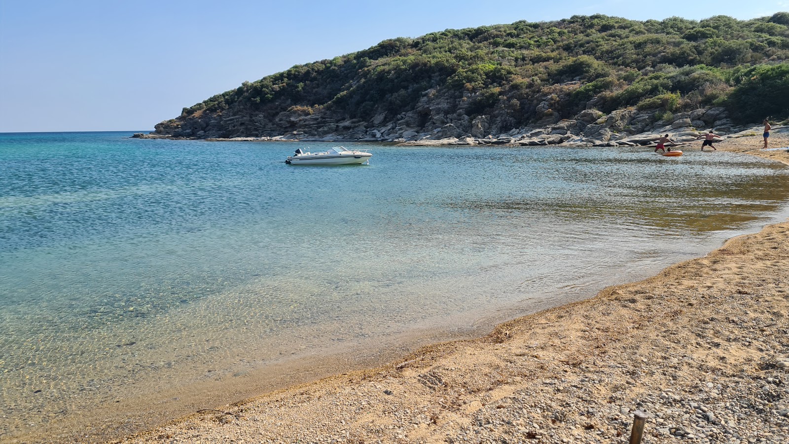 Elies beach'in fotoğrafı geniş ile birlikte