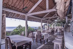 Waeni's Sunset View Bar & Restaurant image