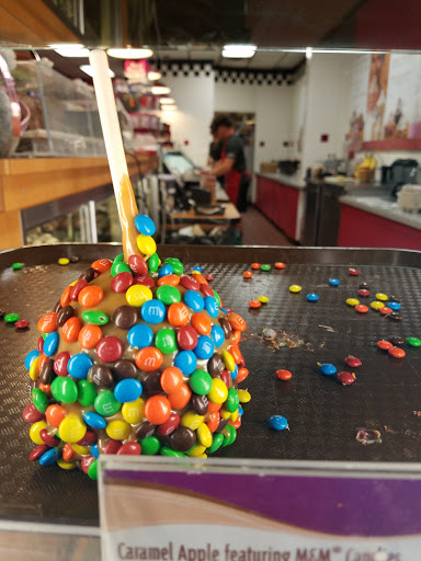 Ice Cream Shop «Cold Stone Creamery and Rocky Mountain Chocolate Factory», reviews and photos, 8441 S Yosemite St #4, Lone Tree, CO 80124, USA