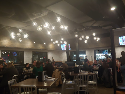 Shopping Mall «Silver Lake Village Shopping Center», reviews and photos, Silver Lake Rd NE, St Anthony, MN 55421, USA