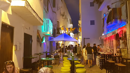 Dado Bar Ibiza - Carrer de la Mare de Déu, 40, 07800 Eivissa, Illes Balears, Spain
