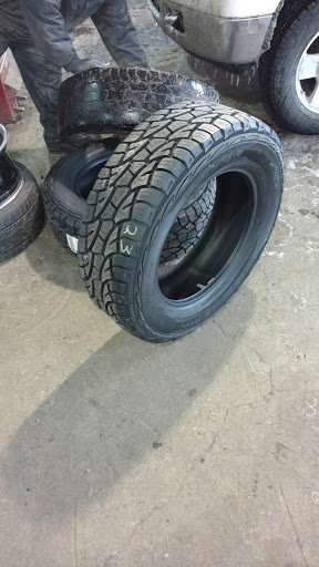 Tire Shop «Discount Tire Store - Center Line, MI», reviews and photos, 26805 Van Dyke, Center Line, MI 48015, USA