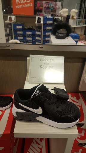 Shoe Store «DSW Designer Shoe Warehouse», reviews and photos, 6644 Loisdale Rd, Springfield, VA 22150, USA