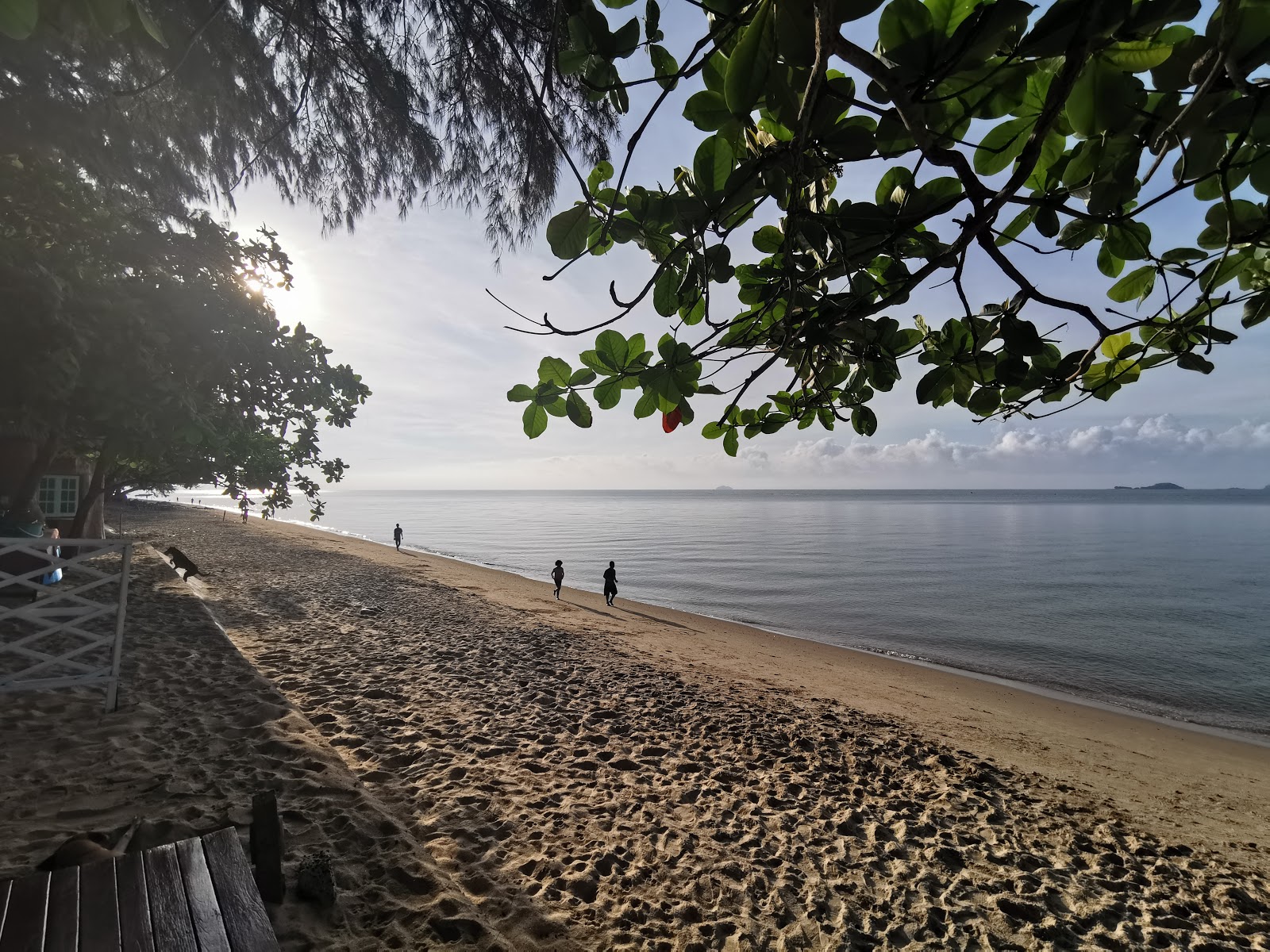 Foto von Klaeng Beach und die siedlung