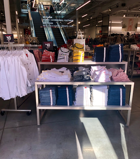 Clothing Store «GUESS Factory», reviews and photos, 100 Citadel Dr Suite 600, Commerce, CA 90040, USA