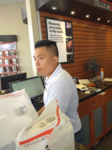 Cell Phone Store «Verizon Authorized Retailer – Cellular Sales», reviews and photos, 6810 Bandera Rd #3, San Antonio, TX 78238, USA