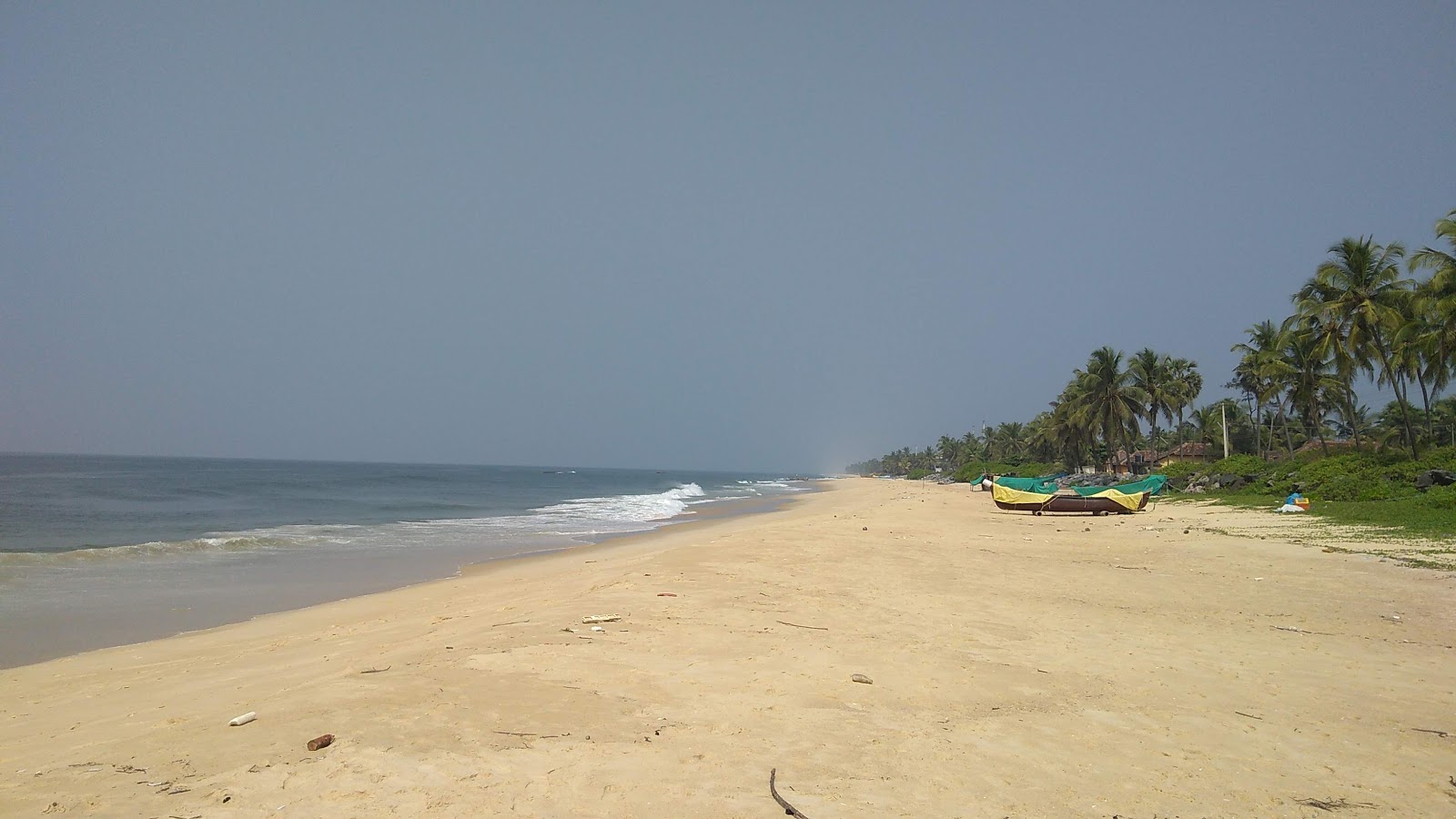 Foto von Mukka Beach mit langer gerader strand