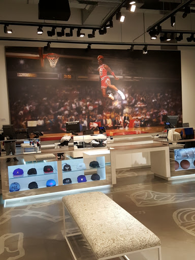 Shoe Store «Footaction», reviews and photos, 32 S State St, Chicago, IL 60603, USA