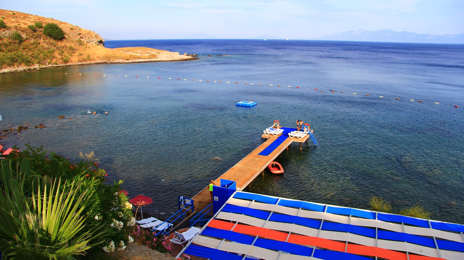 Foto van Akyarlar beach II met kleine baai