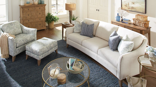 Furniture Store «Gigglin Pig», reviews and photos, 3403 Caledonia Avon Rd, Caledonia, NY 14423, USA